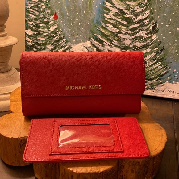 Michael Kors Jet Set Travel Leather Checkbook Wallet Chili Red. Gently Loved. 🥰 - Picture 6 of 6